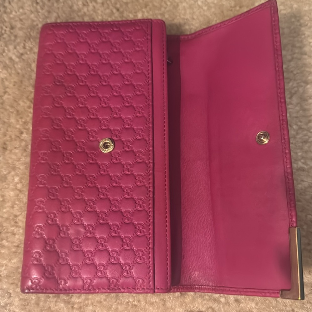 Gucci Hot Pink Embossed GG Leather Continental Wallet with Gold Accent - Picture 3 of 4